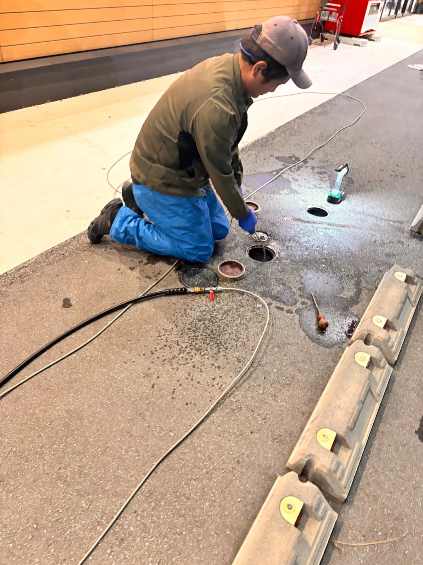 某ドラックストアさんからのご依頼で急遽汚水管洗浄!